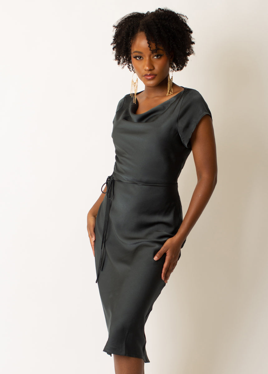 black polyester dress Ayelet Gathered-Neck / M out at the belly and a pegged skirt Long Polyester Dress with Lapel