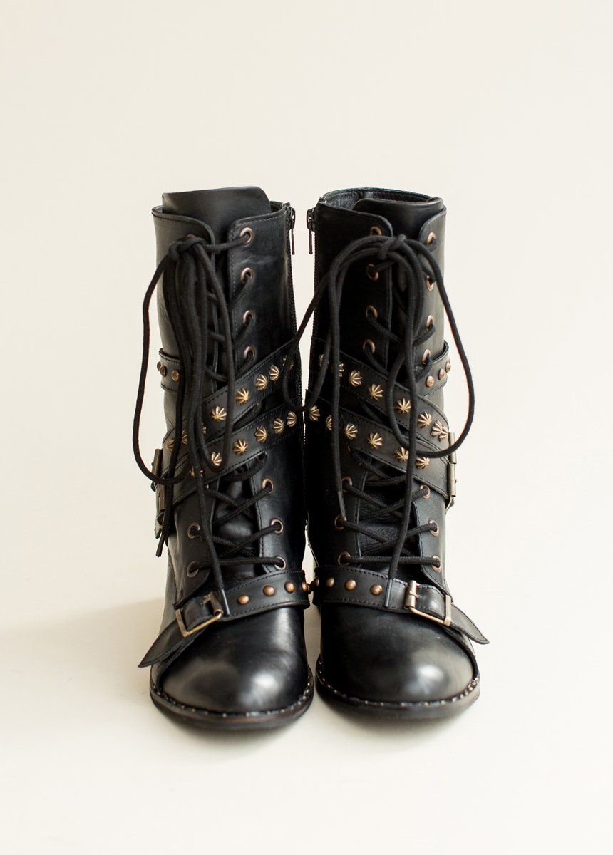 Rowan Leather Combat Boot in Distressed Black Joyfolie
